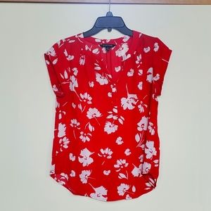 Red floral capped sleeve blouse. 41 Hawthorne size medium